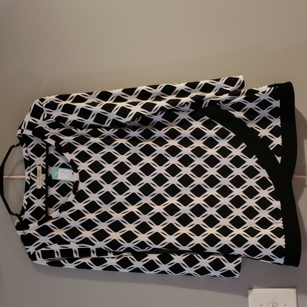 41 Hawthorn Large Madilynn Tulip Hem knit top